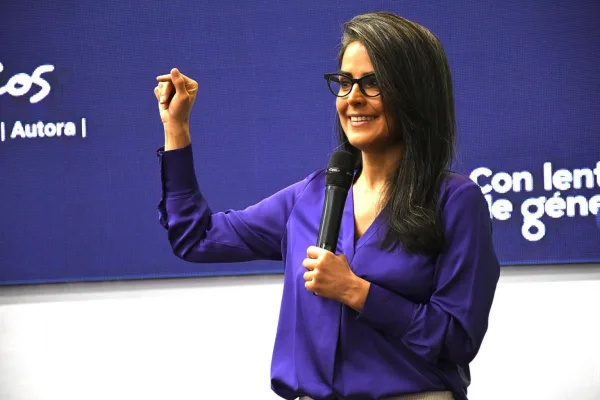 Claudia Palacios, conferencista para eventos corporativos sobre Comunicación Efectiva