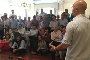 Martín PE, conferencista para eventos corporativos sobre Comunicación Efectiva