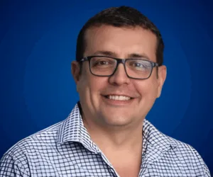 Alexis "El Pulpo" Viera, conferencista para eventos corporativos sobre Liderazgo Inspirador