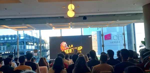 Rodrigo Ponce de León durante una charla ante audiencia.