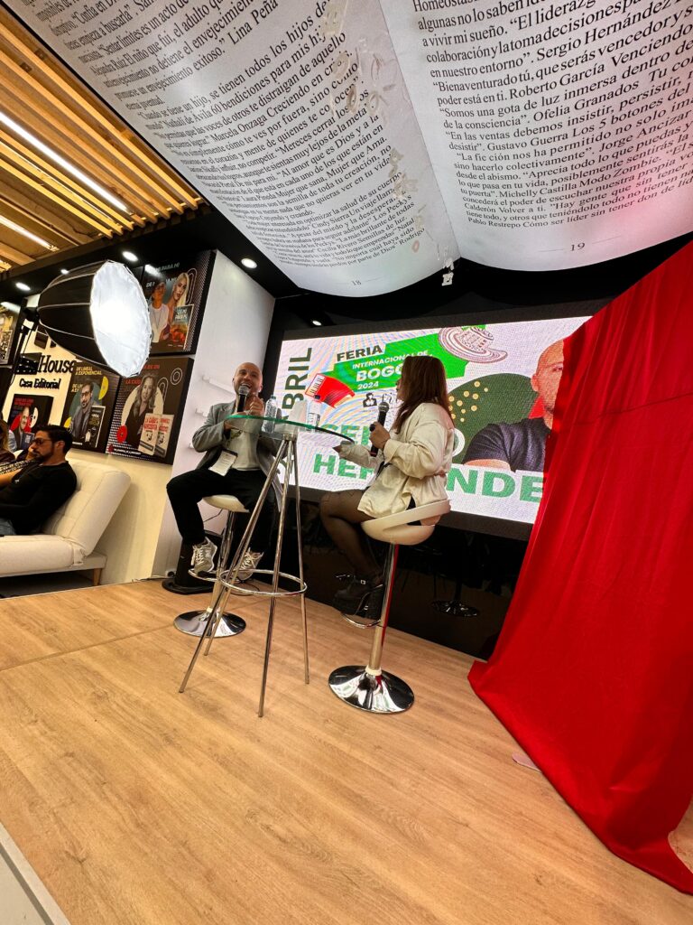 Sergio Hernández en el lanzamiento de su libro en FILBO.