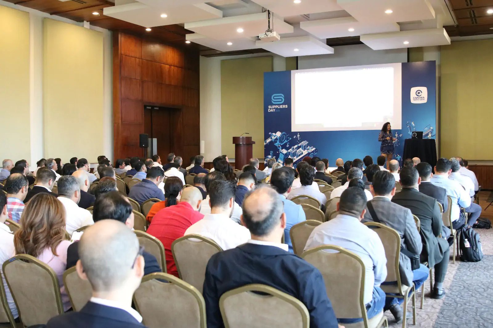 Yeudith Velázquez Aguilar durante su conferencia en Suppliers Day CAINTRA